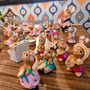 35 Pendelfin Figurines